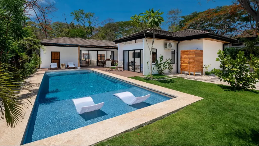 vacation rental vs hotel costa rica
