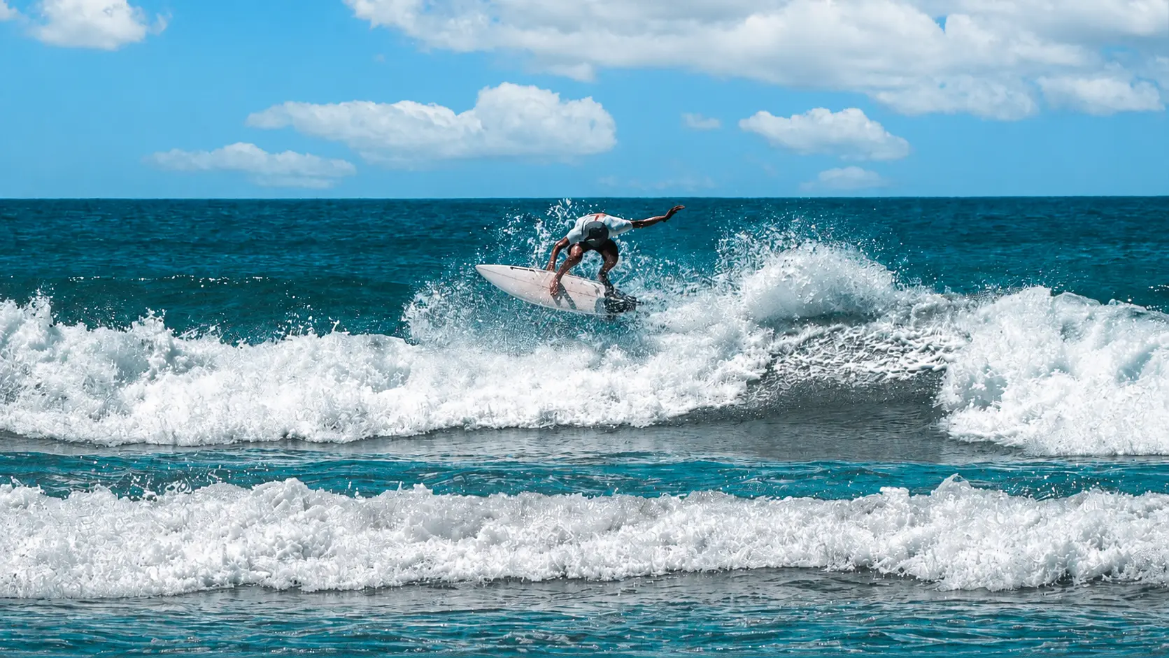 surfing playa grande